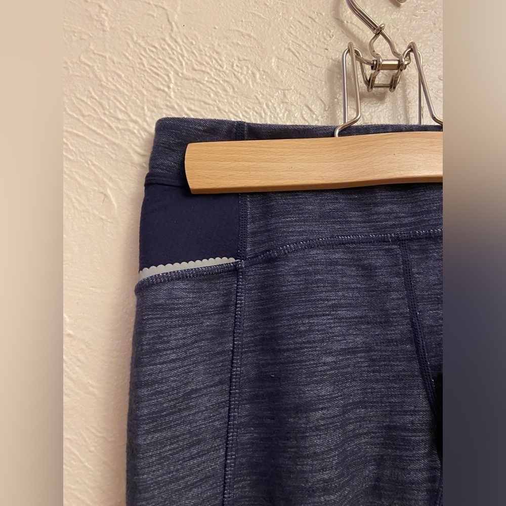 Lululemon legging - Picture 2 of 10